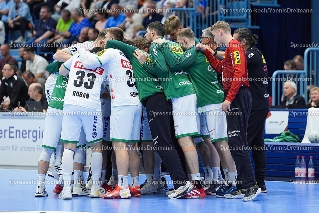 xYDR31052501032 | 31.05.2025, xydrx, Handball, 1.HBL, VFL Gummersbach - SC DHfK Leipzig, Schwalbe-Arena: Leipziger Team im Kreis vor dem Spiel