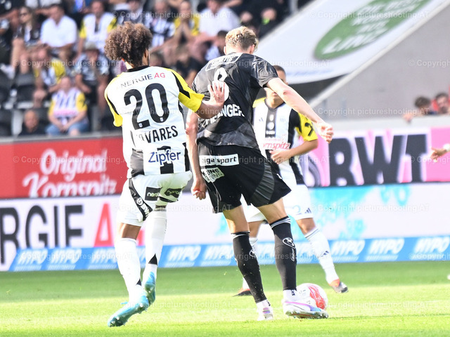 pictureshooting.AT-20240901-0028 | Image shows Tomas Tavares (ASK) and Simon Piesinger (WAC), LASK (weiss) vs. RZ Pellets WAC (schwarz), Sport, ADMIRAL Bundesliga, Fußball /Foto: Albert Mikovits Datum 20240901