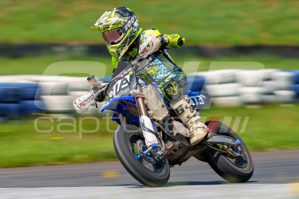 G-Cup + Supermoto Staatsmeisterschaft + Hungarian Supermoto Championship | GRIPcapture steht für authentische Sportfotografie in Österreich – für Momente, die mehr sind als Geschwindigkeit oder Ergebnis. Es geht um Emotion, Spannung, Fokus und den Augenblick, der oft nur einen Wimpernschlag dauert.Ob Motorsport, Teamsport oder 