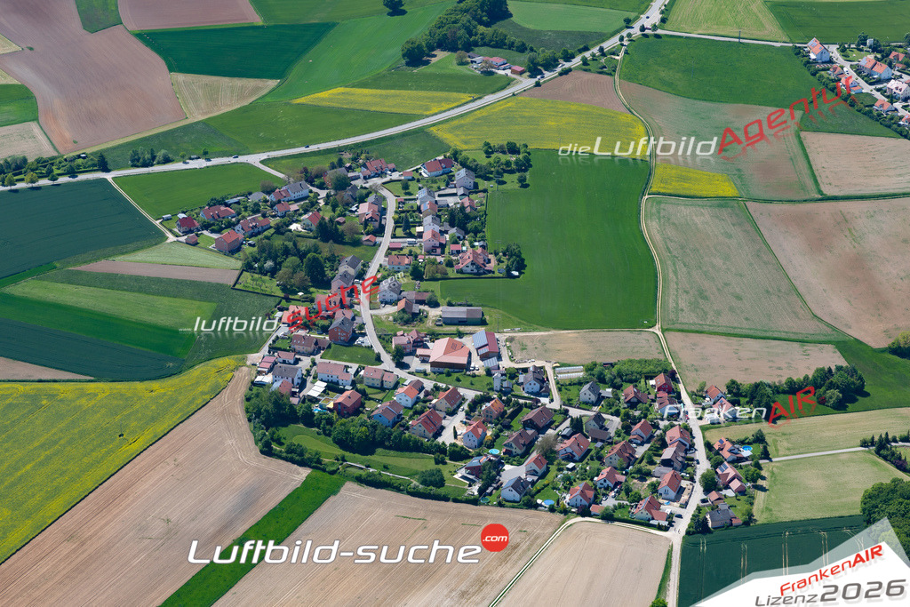 Die Luftaufnahme Einhausen - Lappersdorf wurde 2021 mittels Flugzeug (keine Drohne) erstellt. Hohe Auflösung -für große Poster und Wandbilder geeignet!