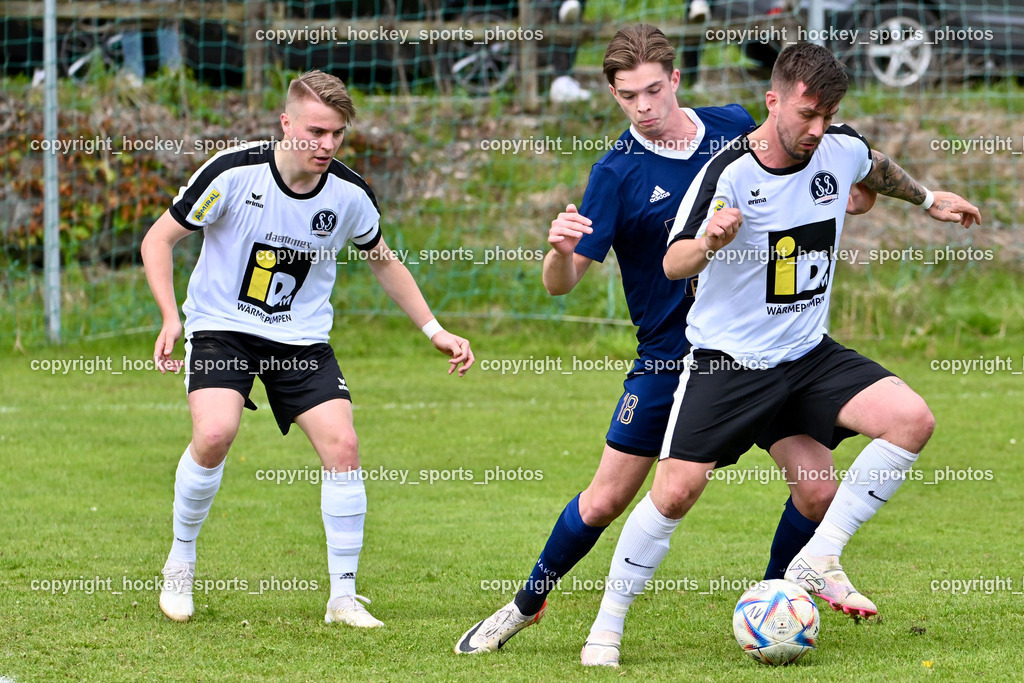 ATUS Velden vs. SV Spittal | #7 Ralph Roman Scheer SV Spittal, #18 Nicolas Manuel Modritz ATUS Velden, #20 Igor Kondic SV Spittal, ATUS Velden vs. SV Spittal, ATUS Velden vs. SV Spittal am 27.04.2024 in St. Egyden (Sportplatz St. Egyden), Austria, (Photo by Bernd Stefan)