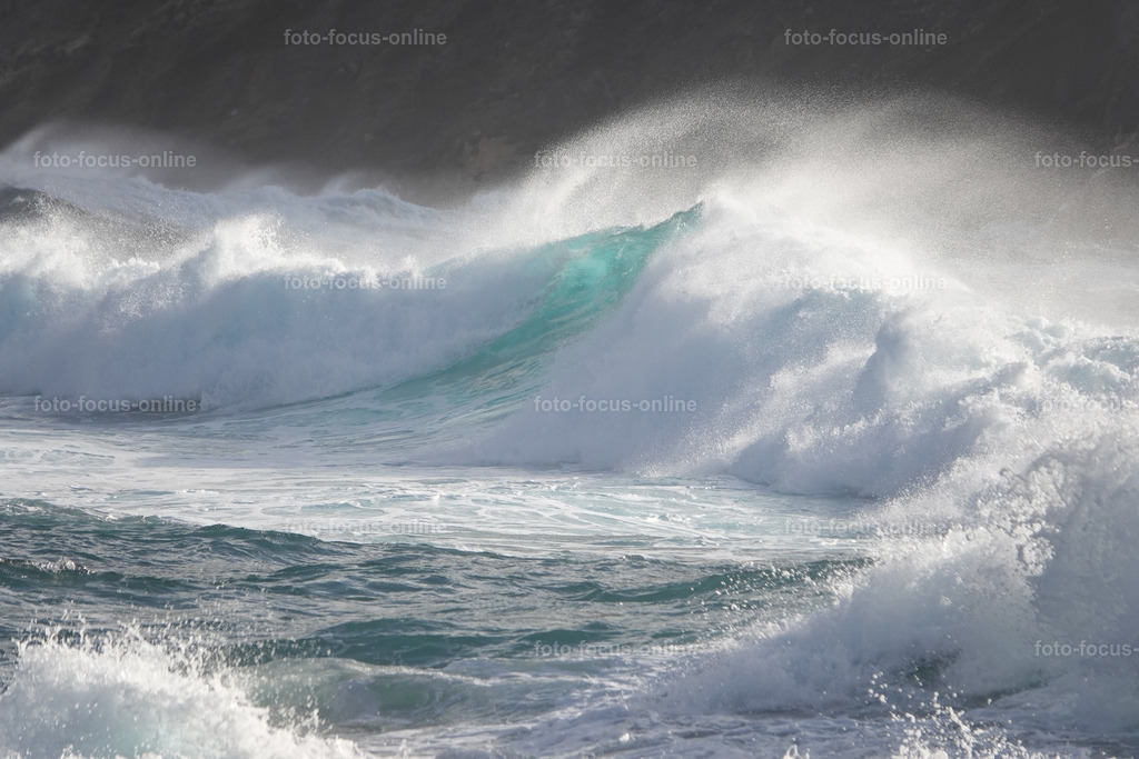 Wild waves | Atlantic breakwater
