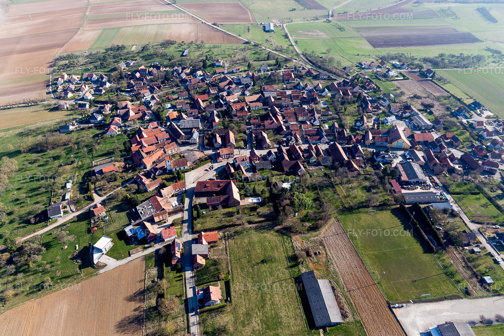 Aerial view: View of the town in Ettendorf in the state Bas-Rhin, France. – Photo: IMG_097521.jpg taken on 03/16/2017 by Werner Riehm/FLY-FOTO.com – Resolution of the original: 5472 x 3648 px
