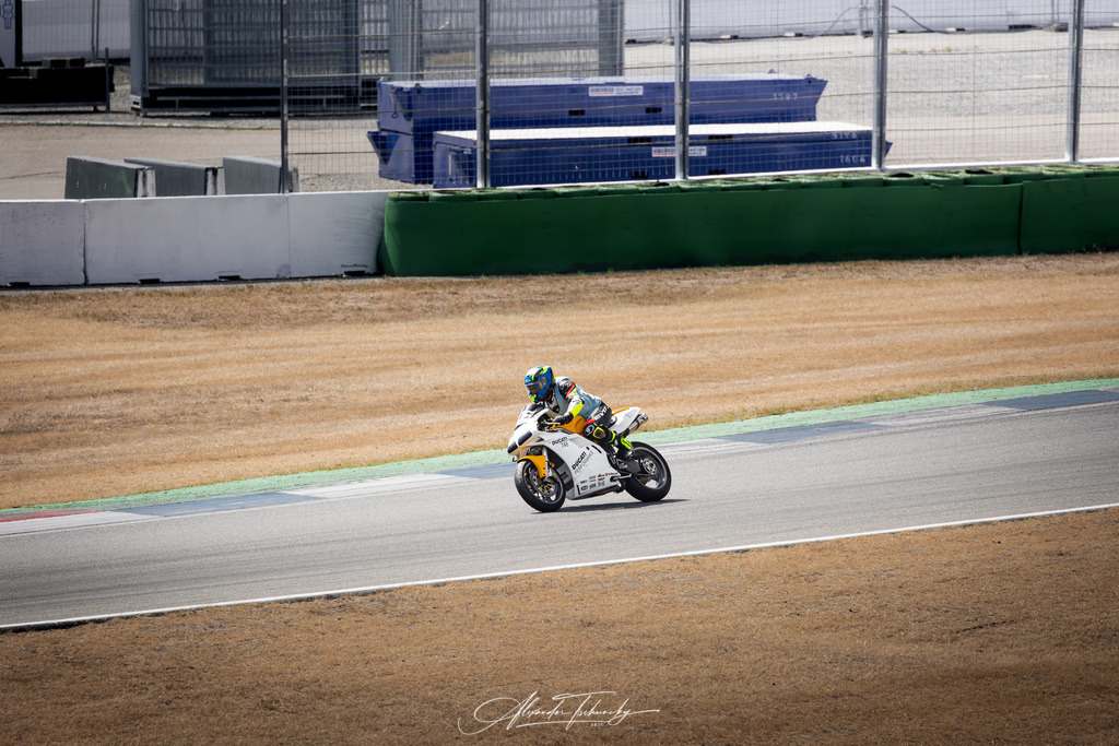 Ducati Trackday Hockenheimring 2026 | Entdecken Sie die faszinierende Welt von Alexander Tschuncky Arts: Kreative Fotografie, atemberaubende Automobilkunst und hochwertiger Bilderdruck. Lassen Sie sich inspirieren! - Realisiert mit Pictrs.com