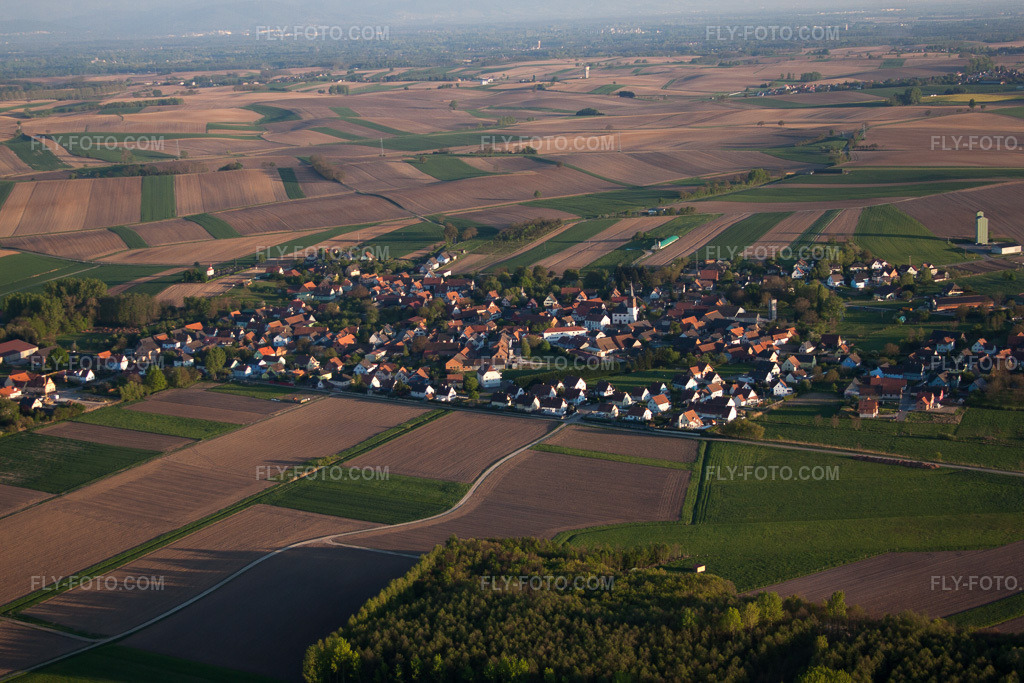 Aerial view: View of the town in Schleithal in the state Bas-Rhin, France.Photo: IMG_64416.jpg taken on 04/17/2014 by Werner Riehm/FLY-FOTO.comResolution of the original: 4752 x 3168 px