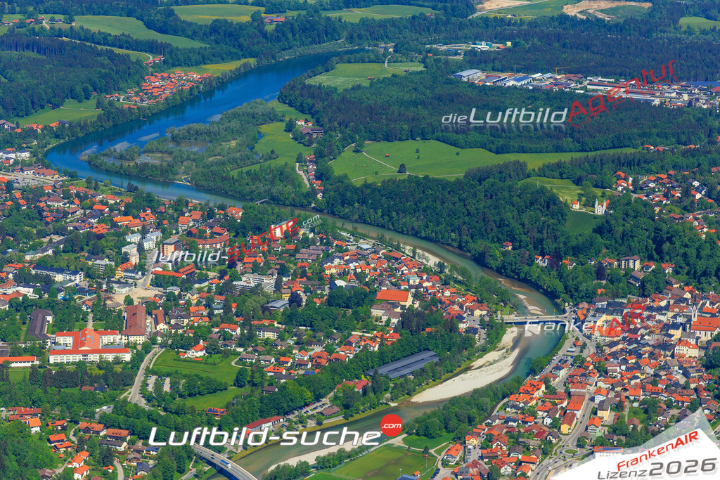 Die Luftaufnahme der Stadt Bad Tölz wurde vom UL-Flugzeug heraus erstellt ( keine Drohne )- hohe Auflösung für beste Qualität