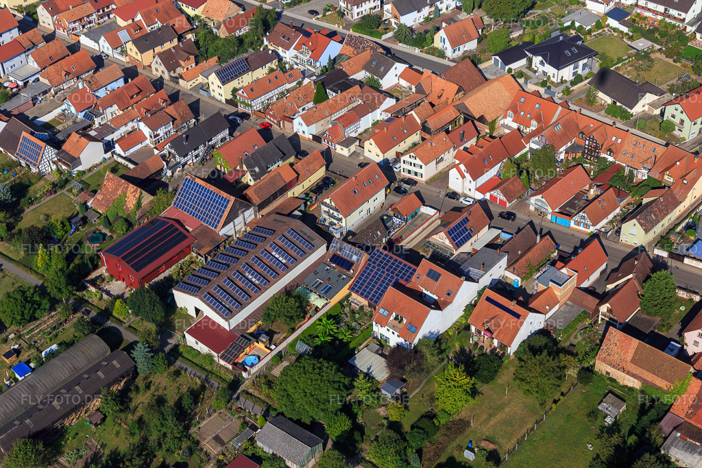 Luftbild: Scheuern mit PV-Dächern an der Rheinstr in Kandel im Bundesland Rheinland-Pfalz in Deutschland. Foto: IMG_095004.jpg vom 24.09.2016 durch Werner Riehm/FLY-FOTO.de