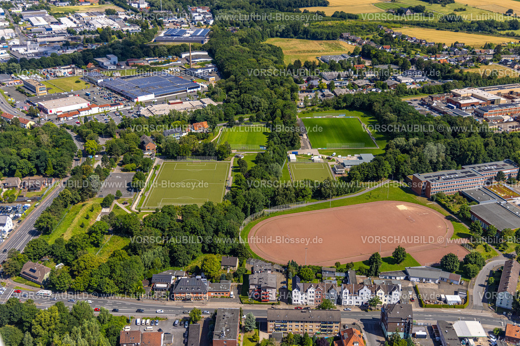 Hamm240705776 | Luftbild, Sportanlage Adolf-Brühl-Stadion Im Ruenfeld und Nebenplätze, Sportplatz Herbert-Sandhoff-Weg, hinten das Einkaufszentrum Römerstraße, Bockum-Hövel, Hamm, Ruhrgebiet, Nordrhein-Westfalen, Deutschland