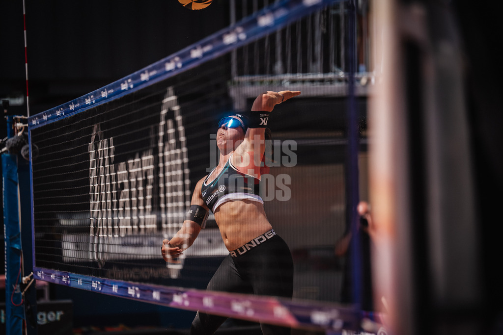 Beachvolleyball | Frauen | Allianz German Beach Tour 2025 | Tourstop München | 11.07.2025 | Anna-Lena Grüne beim Angriff