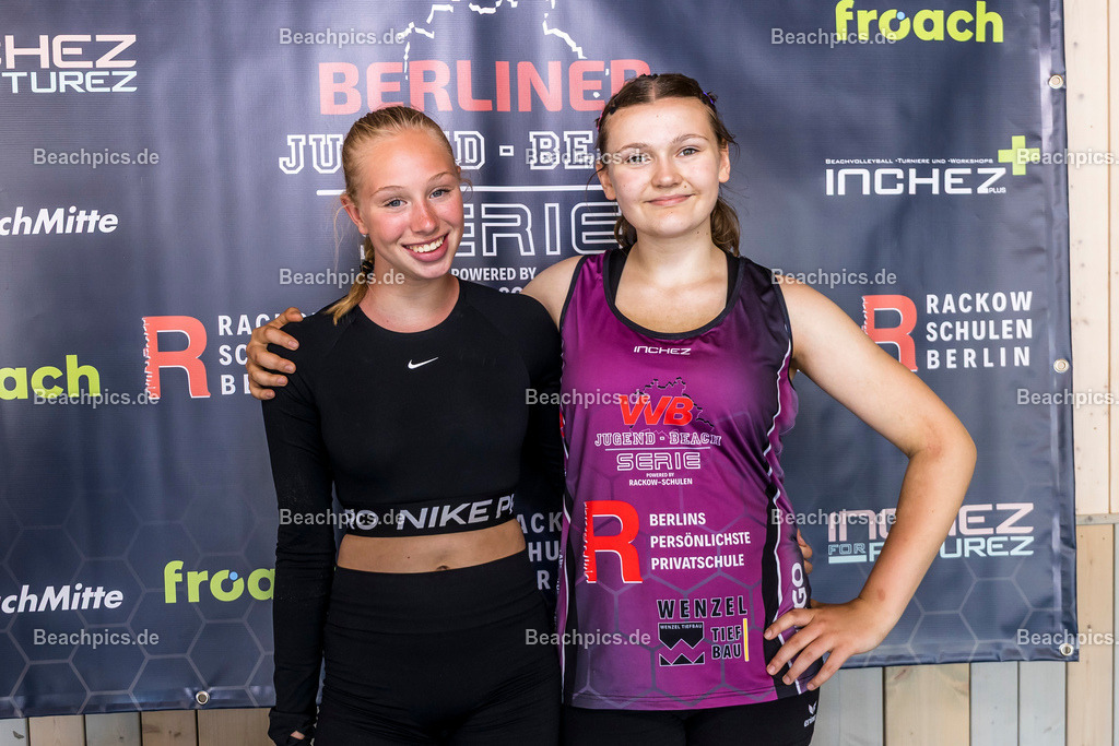 2025-200076250-Jugend-Beach-Serie-Fotobox | Pinar Atalay, Bundeskanzler Friedrich Merz 31.05.2025; Berlin Foto: Gerold Rebsch - www.beachpics.de