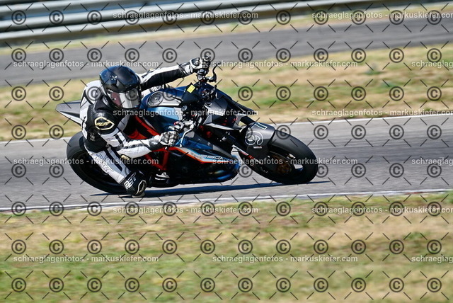 26bt04-0642 | markuskiefer.com - Realisiert mit Pictrs.com