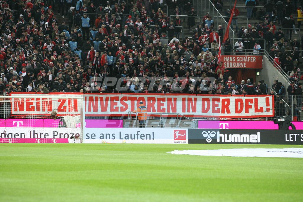 1. FC Köln - VFL Bochum | Transparent in der Südkurve - © Sportfoto-Sale (MK) - Realisiert mit Pictrs.com