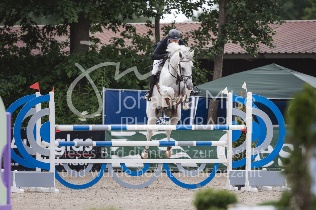 220614_Mühlen_SprPfM-652 | Late Entry Mühlen
Springprüfung Kl.M* 6-8j. Pferde gl. Einlaufprüfung für 6j. Pferde
14.06.2022