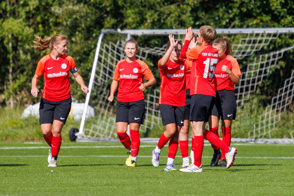 FCHHÜT_251003_3845 | 1.FC Heidenheim 1846 II vs. TSV Hüttlingen, Fußball, Frauen, Bezirkspokal, 2025/2026, 1.Runde, 03.10.2025 in Mergelstetten, Sportplatz 2(Foto: Michael Bulling) - Realisiert mit Pictrs.com