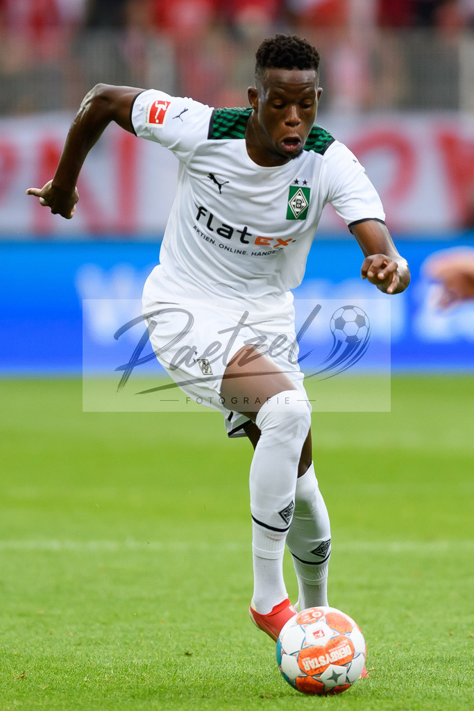 FCUBMG20210829_219 | Fussball, Herren: Denis Zakaria (Borussia Moenchengladbach) in Aktion, am Ball, Einzelaktion beim Spiel der 1. Bundesliga zwischen 1. FC Union Berlin und Borussia Moenchengladbach im Stadion An der Alten Foersterei am 29.08.2021 in Berlin, Deutschland. - Realisiert mit Pictrs.com
