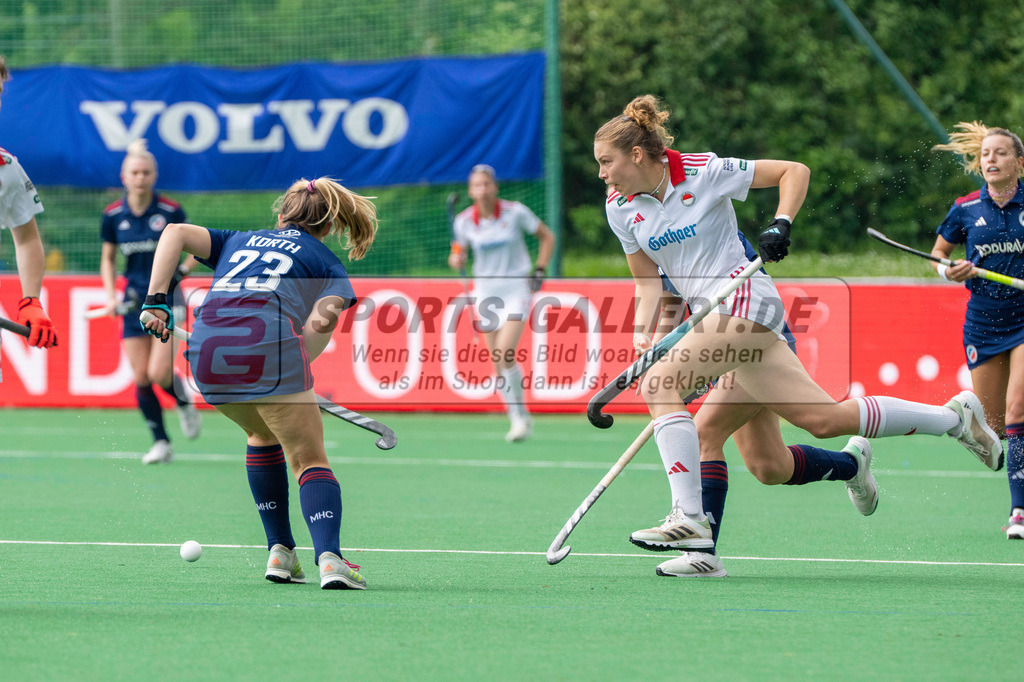 Final4_20240518-1210-0069 | Bonn, Deutschland, 18.05.2024: Anissa Korth (Mannheimer HC) in Aktion waehrend des Spiels der Deutsche Feldhockey-Meisterschaften 2024 zwischen Final 4 Damen Rot Weiss Köln - Mannheimer HC im Bonner THV am 18.05.2024 in Bonn, Deutschland. (Foto von Stephan Fehrmann)

Bonn, Germany, 18.05.2024: Anissa Korth (Mannheimer HC) in action during the game of Deutsche Feldhockey-Meisterschaften 2024 between Final 4 Damen Rot Weiss Köln - Mannheimer HC in Bonner THV at 18.05.2024 in Bonn, Deutschland. (Foto from Stephan Fehrmann)