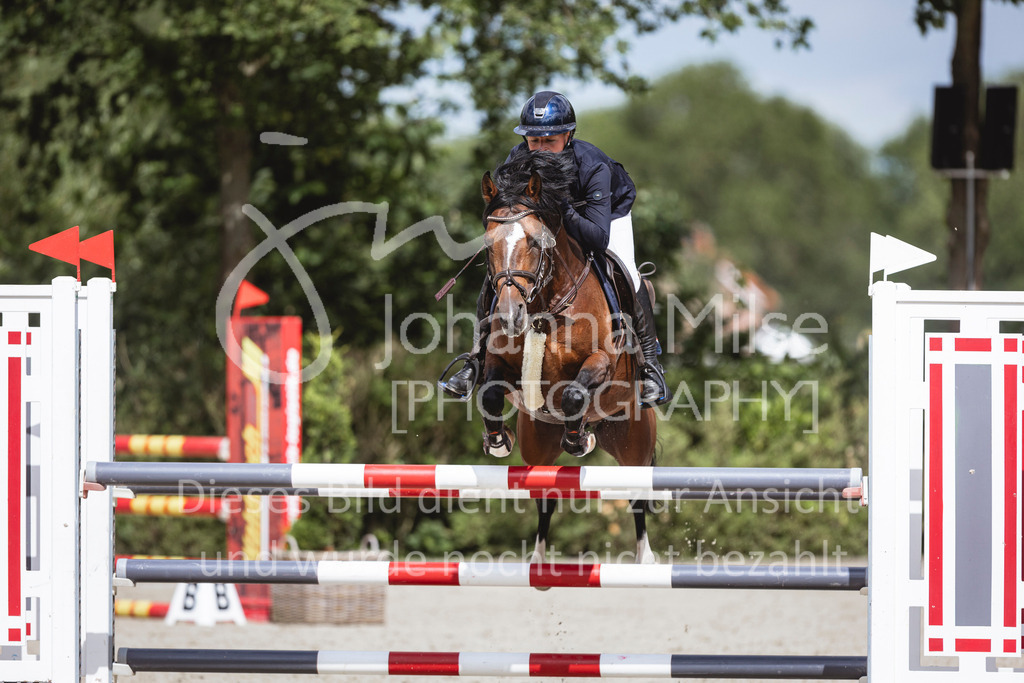 240616_Lemwerder_Springpony-L-327 | Deine schönsten Turniermomente als professionelle Fotos! Entdecke hochwertige Pferdesport-Fotografie im Online-Shop. Jetzt Fotos finden & bestellen!