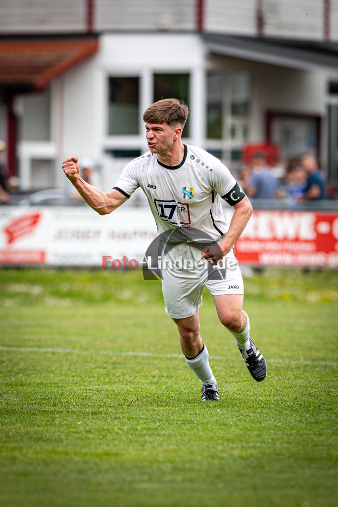 SV Raisting II gegen SG Hungerbach I | Fußball Herren Kreisklasse Gruppe 3 Zugspitze 2025/26 27. Spieltag, SV Raisting II gegen SG Hungerbach I, 20260510,Torjubel,2026-05-10 in 82399 Raisting (Raiffeisen Arena Raisting, Wielenbacher Str. 52), Matthias LISTLE (Hungerbach Kapitän 4)Copyright: WolfgangxLindner www.foto-lindner.de