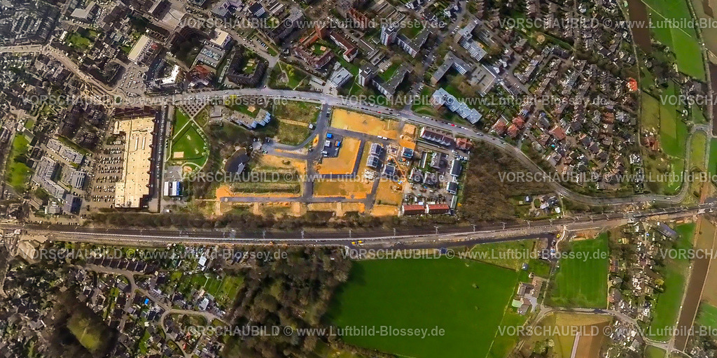 Voerde240390019NeubaugebietFriedrichsfelderStrasse | Luftbild, Voerder Feld Baugebiet Wohnquartier LIVE GREEN VOERDE Friedrichsfelder Straße an der Bahnlinie, Ausbau der Betuweroute und Betuwe-Linie Eisenbahnstrecke, Baustelle mit Schallschutzwand, Einkaufszentrum mit Edeka Voerde Supermarkt, Fisheye Aufnahme, Fischaugen Aufnahme, 360 Grad Aufnahme, tiny world, little planet, fisheye Bild, Voerde, Niederrhein, Nordrhein-Westfalen, Deutschland