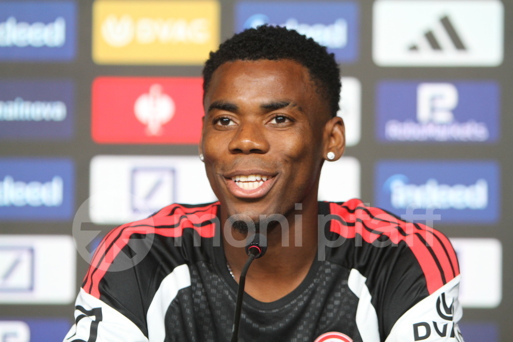 Raphael_Onyedika | Online-Shop | monipfaff.de - Realisiert mit Pictrs.com