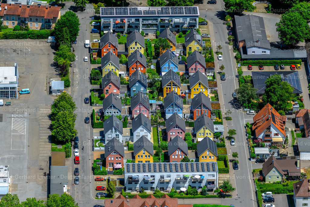 4031468 | ZECH 12.06.2020 Wohngebiet der Mehrfamilienhaussiedlung an der Zechwaldstraße in Zech am Bodensee im Bundesland Bayern, Deutschland. // Residential area of the multi-family house settlement on Zechwaldstrasse in Zech at Bodensee in the state Bavaria, Germany. Foto: Gerhard Launer