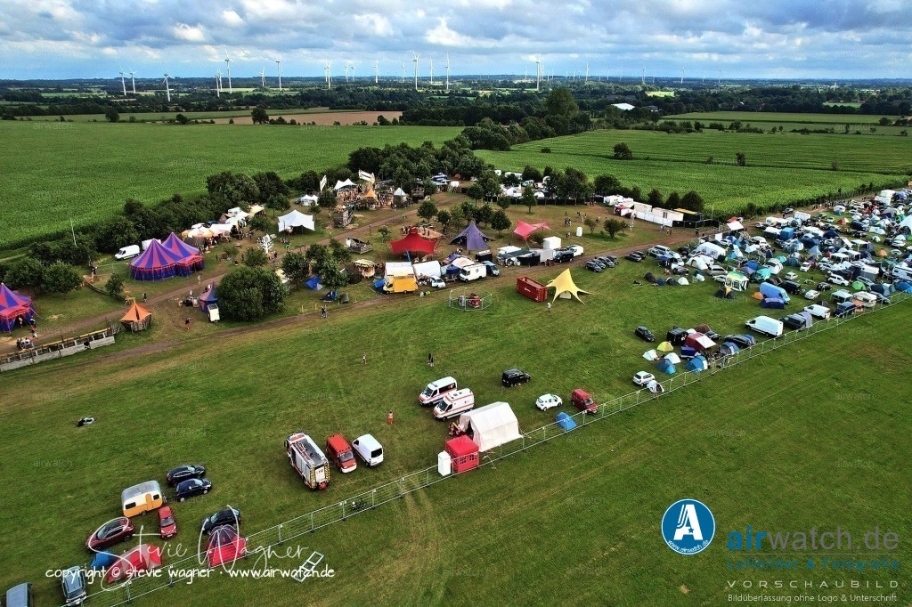 Bachblyten® Festival 2023 | Entdecken Sie atemberaubende Luftbilder und Fotografien auf airwatch.de - Tauchen Sie ein in eine Welt voller faszinierender Aufnahmen aus der Vogelperspektive.