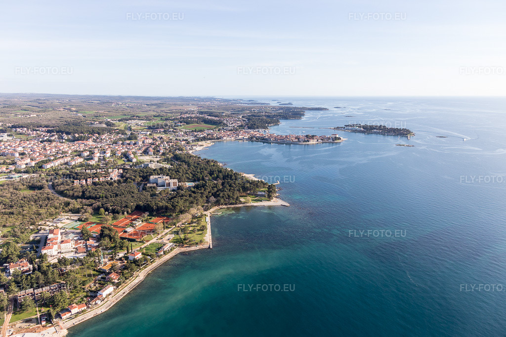 Vue aérienne: Vue de la ville à Materada-Maj dans le département Gespanschaft Istrien, Croatie. Photo: IMG_106059.jpg prise le 13/04/2018 par Werner Riehm/FLY-FOTO.eu – Résolution de l'original: 5469 x 3646 px