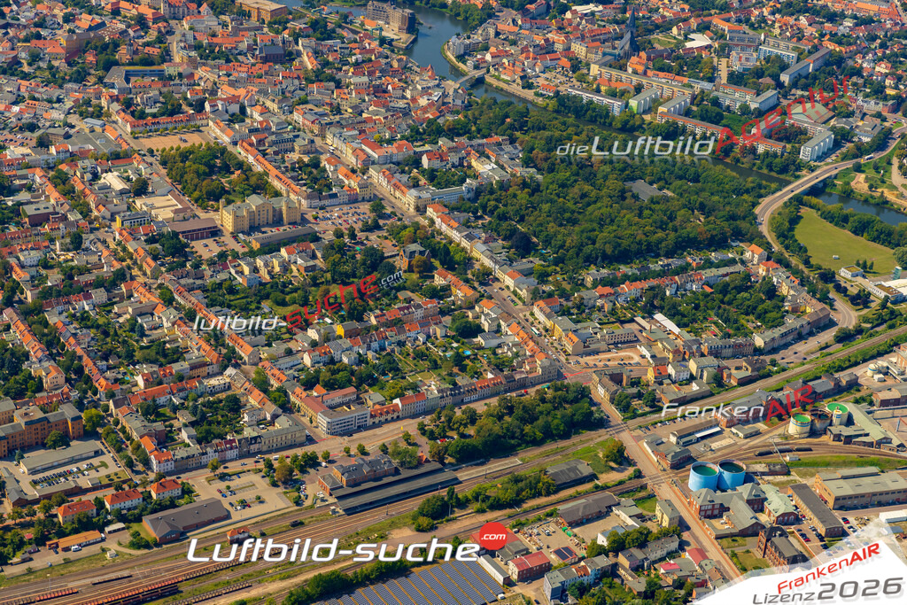 Bergstadt Bernburg Bild- Das Luftbild wurde 2025 vom UL-Flugzeug heraus erstellt ( keine Drohne bzw. Drohnenaufnahme ) - Hochauflösende Luftaufnahme -Nicht vergleichbar mit Google Maps oder Satelittenbilder- Die Geschenkidee !Mit Lizenz und Bildrechte bestellbar - CC