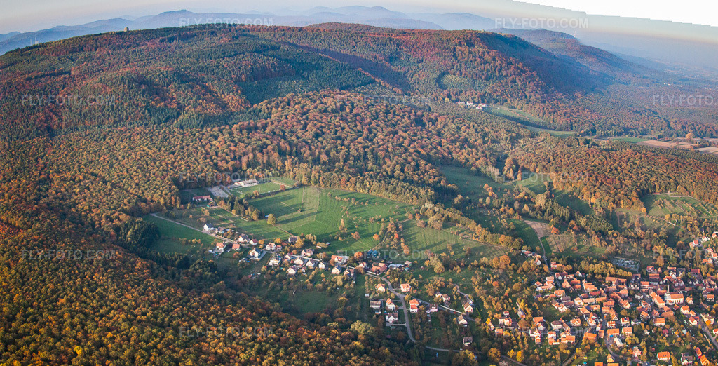 Aerial view: View of the town in Preuschdorf in the state Bas-Rhin, France.Photo: IMG_54226-Bearbeitet.jpg taken on 10/21/2012 by Werner Riehm/FLY-FOTO.comResolution of the original: 6280 x 3199 px