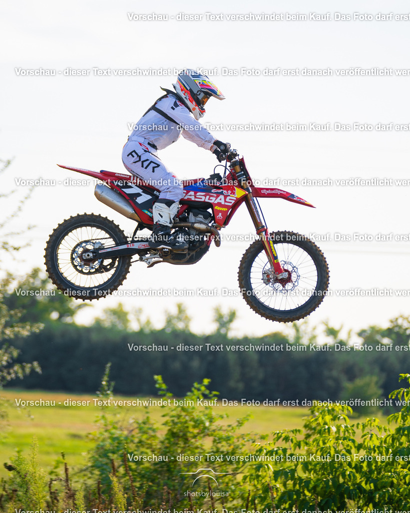 09_20_LM_Schenkenhorst-9862 | Sportfotografin aus Berlin-Brandenburg mit Fokus auf Motocross. Ich halte deine sportliche Leistung und echte Emotionen auf und neben der Strecke professionell fest. Entdecke die Fotos von deinem Rennen und bestelle sie direkt hier im Shop.