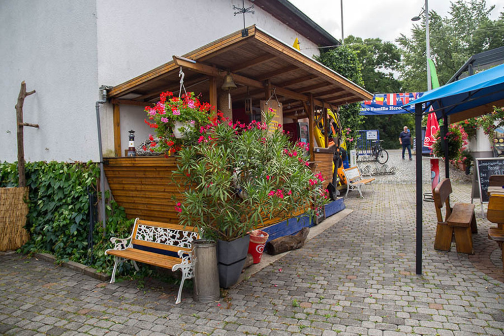 Bootsverleih Herold und Bootshop Herold | Entdecke über 20 Kategorien Leipzig-Motive: Foto-Downloads, hochwertige Poster, Leinwand- & Fine-Art-Prints. Jetzt Lieblingsfoto im Bildlexikon Leipzig Shop bestellen!