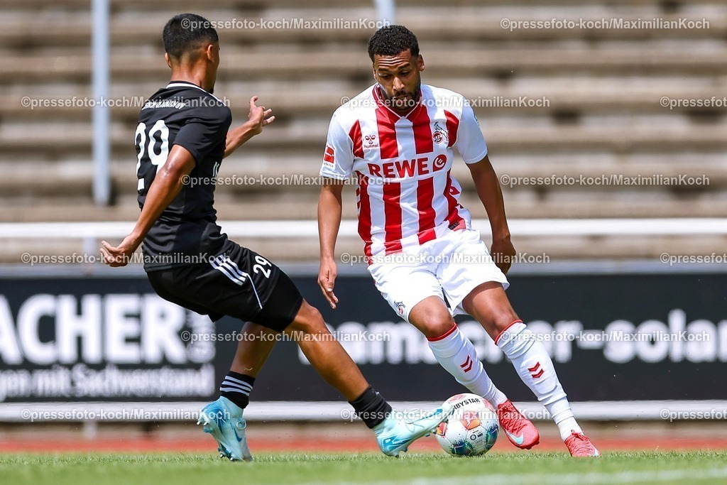 1FC12072501023 | 12.07.2025, Fußball, SV Bergisch Gladbach 09 - 1. FC Köln, Testspiel, BELKAW-Arena, Saison 2025 2026: Sami Akremi (Bergisch-Gladbach #29) im Zweikampf gegen Linton Maina (1.FC Koeln #37) DFB regulations prohibit any use of photographs as image sequences and or quasi-video.