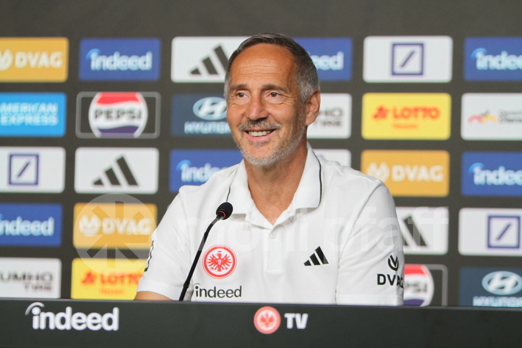 Adi_Hütter_Eintracht Frankfurt_Trainer | Adi_Hütter_Eintracht Frankfurt_Trainer - Realisiert mit Pictrs.com