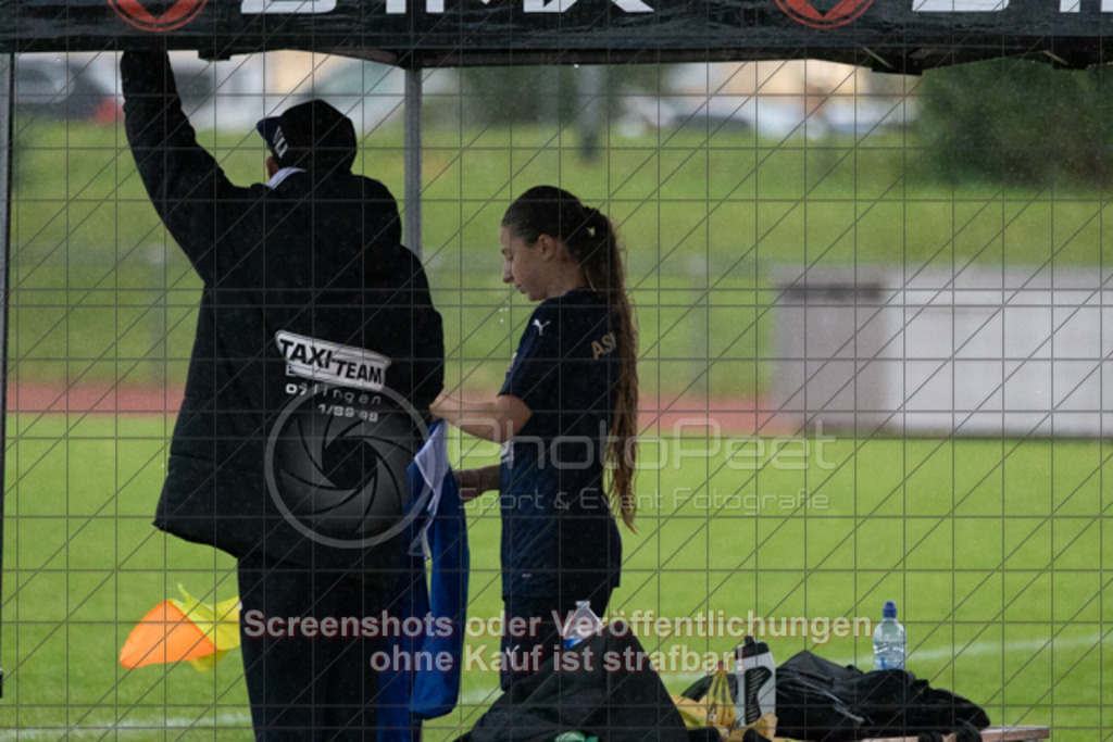 20251004_171238_0548 | #,1.FC Donzdorf (rot) vs. ASV Spartania Eislingen (blau), Fussball, B-Juniorinnen-Verbandsstaffel Nord, wfv, 03. Spieltag, Saison 2025/2026, Rasenplatz, Lautertal Stadion, Süßener Straße 16, 73072 Donzdorf, 04.10.2025 - 16:00 Uhr,Foto: PhotoPeet-Sportfotografie/Peter Harich