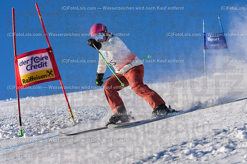 ALP3793_MASTERS-Cup_GS-C Damen_Allaire Martine | (C)FotoLois.com, Alois Spandl. FIS Masters-Cup Wildschönau, Giant Slalom auf der Piste Schatzberg GS, Siegerehrung auf dem Dorfplatz Niederau, Sa 13. Januar 2024.