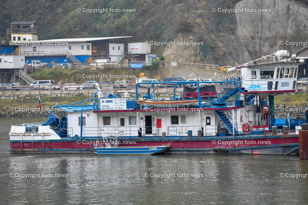 Westring A26_ erster Brueckenteil Westringbruecke_ 01.12.2022-7 | 01.12.2022, Westring A26, AUT, Westring A26, erster Brueckenteil Westringbruecke, im Bild Transportschiff mit Brueckenteil auf der Donau, Schubschiff