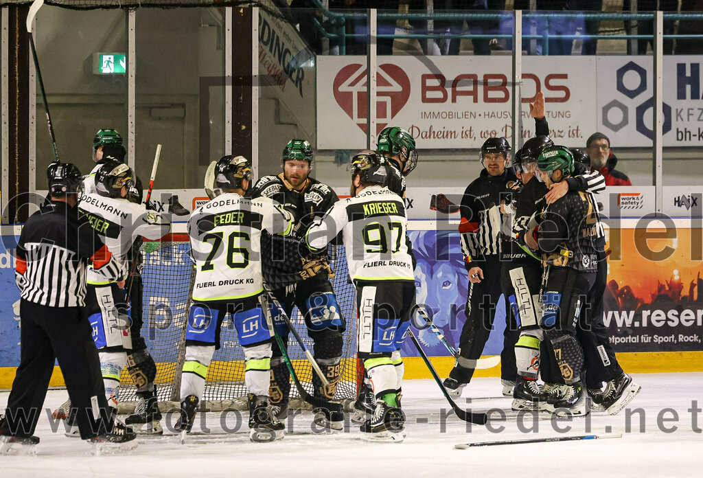 2024-03-01_062_TSV_Erding_gegen_ERSC_Amberg | Erding, Deutschland, 01.03.2024:
Eishockey, Bayernliga Playoffs 2023 / 2024, 5. Spieltag, TSV Erding gegen ERSC Amberg, Endergebnis: 9:0

Felix Feder (ERSC Amberg, #76), Thomas Plihal (Erding Gladiators, #39), Daniel Krieger (ERSC Amberg, #97), Mark Waldhausen (Erding Gladiators, #27)

Foto: Christian Riedel / fotografie-riedel.net