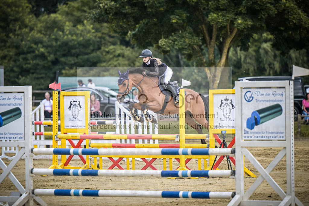 DOS_7531 | Entdecke hochwertige Reitturnierfotos von Foto Oger. Professionell, emotional und authentisch – jetzt Lieblingsmomente im Shop bestellen.Deutschlandweite Turnierfotografie. - Realisiert mit Pictrs.com