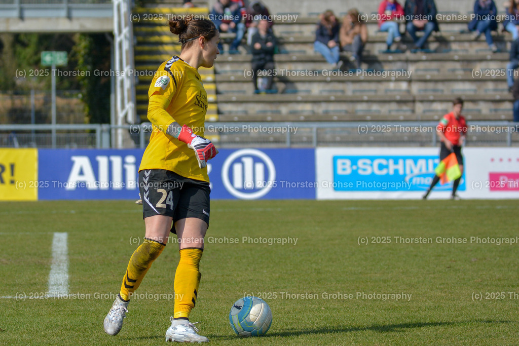 Fussball-BL Frauen 1. FFC Frankfurt vs. FF USV Jena | Erin McLeod #24 (FF USV Jena); Fussball-BL Frauen 1. FFC Frankfurt vs. FF USV Jena, Fussball-Bundesliga Frauen am 25.03.2018 im Stadion am Brentanobad in Frankfurt/Main, (Deutschland - Realisiert mit Pictrs.com