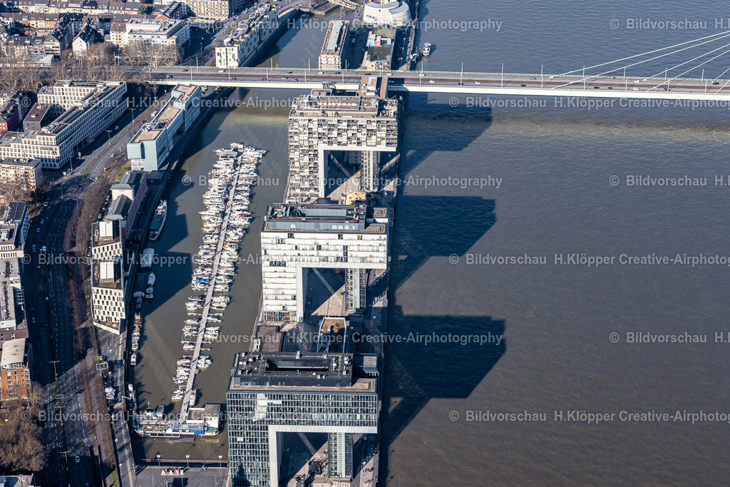 Luftbilder Köln-6871 | Luftaufnahme Wohngebiet einer Mehrfamilienhaussiedlung " Kranhäuser " am Ufer- und Flussverlauf des Rhein - Realisiert mit Pictrs.com