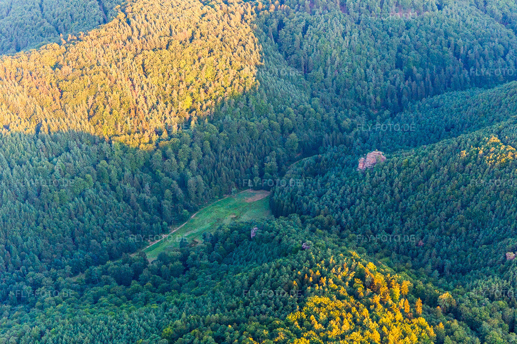 Luftbild: Stephanstürme in Hauenstein im Bundesland Rheinland-Pfalz in Deutschland. Foto: IMG_109676.jpg vom 06.08.2018 durch Werner Riehm/FLY-FOTO.de
