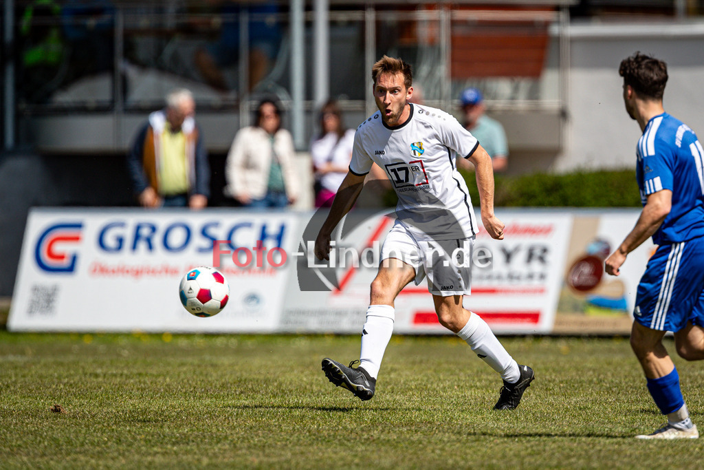 SG Hungerbach vs SV Eurasburg-Beuerberg | Meisterrunde Kreisklasse Gruppe C, SG Hungerbach vs SV Eurasburg-Beuerberg, 20240427,
Jonas LISTLE (SGH 10) in Aktion,
2024-04-27 in Oberhasuen (Sportplatz Oberhasuen)
10 Jonas LISTLE (SGH 10)
Copyright: WolfgangxLindner www.foto-lindner.de