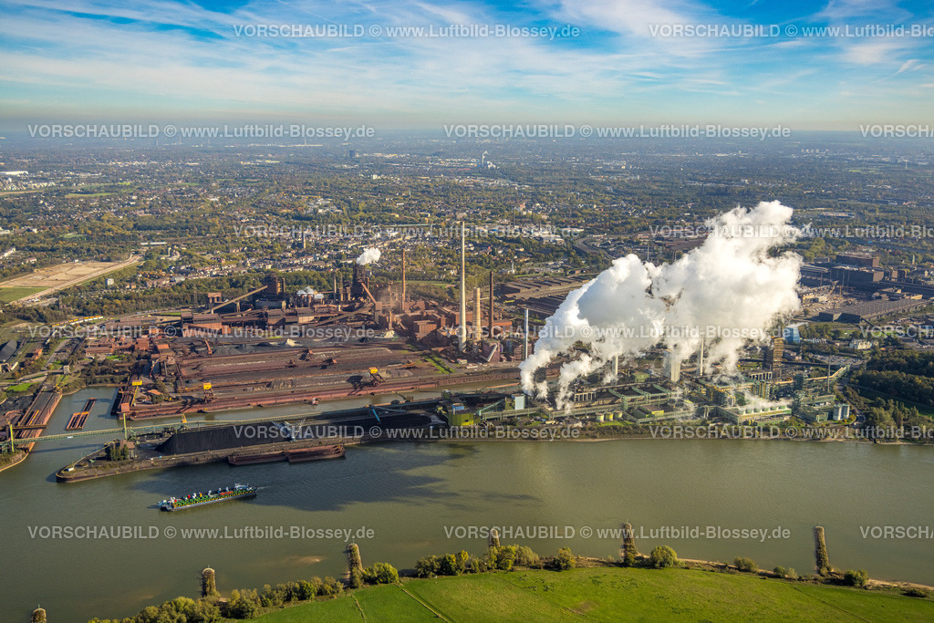 Duisburg221003719ThyssenKrupp_Kokerei-Schwelgern | Luftbild, thyssenkrupp Steel Europe Kokerei Schwelgern mit Werkshafen am Fluss Rhein, Dampfwolken, Marxloh, Duisburg, Ruhrgebiet, Nordrhein-Westfalen, Deutschland