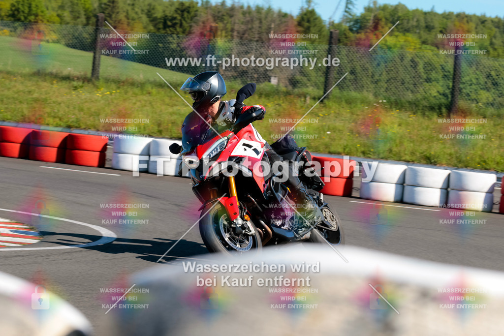 Moto-TeamOBK-21453 | Hier findet Ihr Bilder von Touristenfahrten auf der Nürburgring Nordschleife oder von anderen Veranstaltungen die ich besucht habe. Viel Spass beim Durch Schauen 