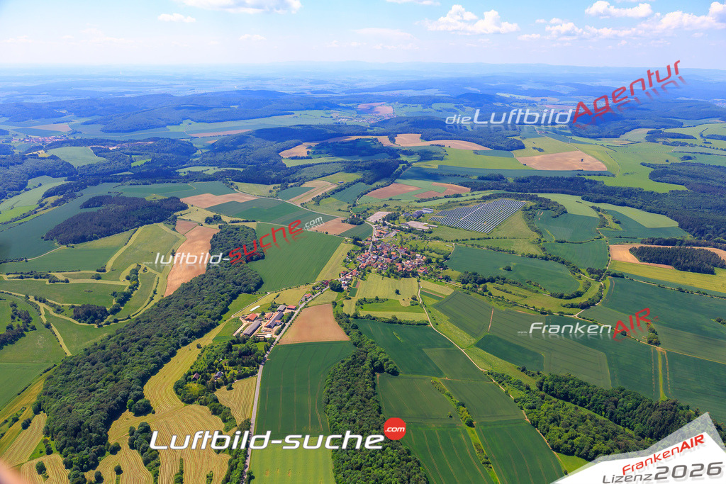 Die Luftaufnahme Wachenbrunn - Themar wurde vom UL-Flugzeug (keine Drohne) aus fotografiert.Hohe Druck- Auflösung-die Geschenkidee!
