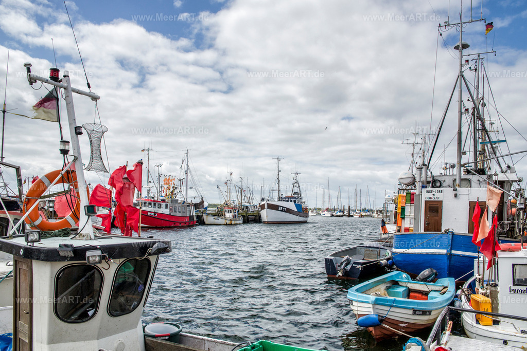 Fehmarn - Burgstaaken | Fischkutter an ihren Liegeplätzen im Hafen von Burgstaaken auf der Ostseeinsel Fehmarn - Realisiert mit Pictrs.com