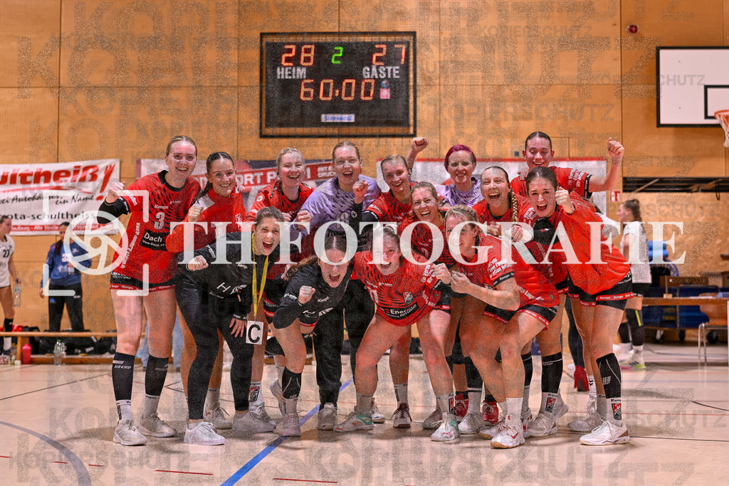 GER, SG Maulburg/Steinen - HSG Dreiland, Frauen-Handball, Oberliga Suedbaden, 3. Spieltag, Saison 2024/2025, 12.10.2024 | Siegerfoto nach Spielende und 28:27 Sieg gegen die HSG Dreiland.GER, SG Maulburg/Steinen - HSG Dreiland, Frauen-Handball, Oberliga Suedbaden, 3. Spieltag, Saison 2024/2025, 12.10.2024Foto: TH Fotografie/Thomas Hess