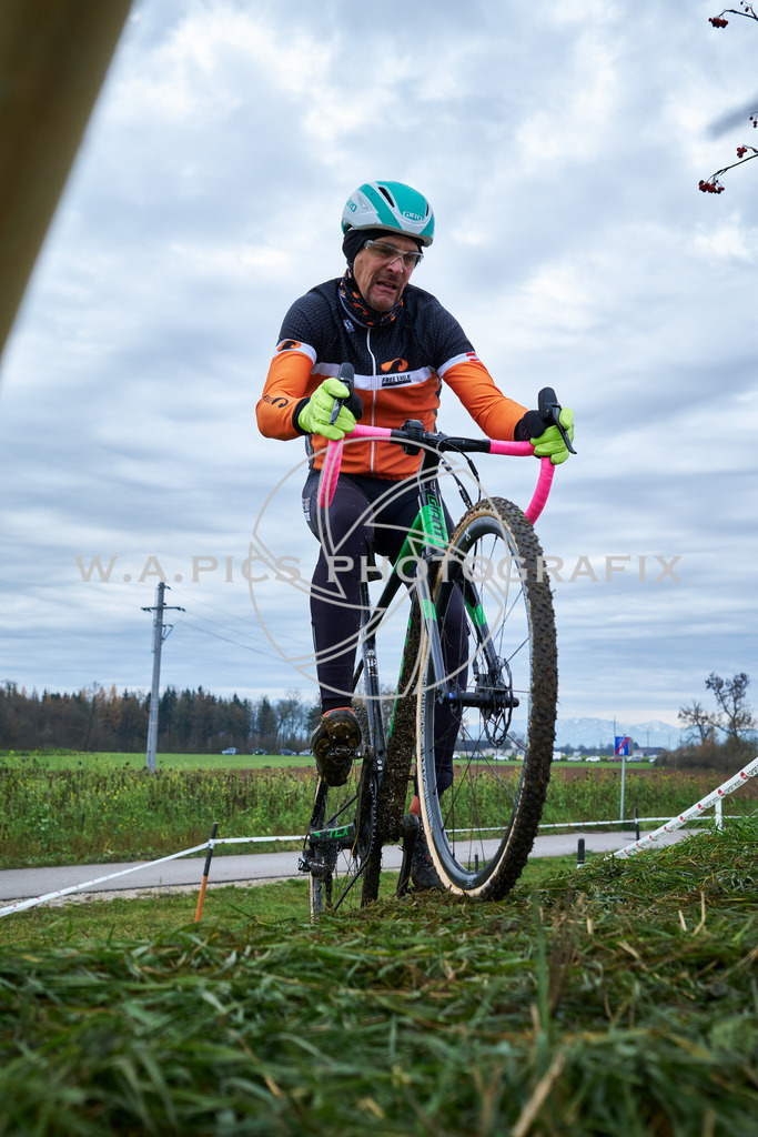 ..... | AUSTRIA, 24.11.24, 3.Radquerfeldein GP um das Sportzentrum Gunskirchen Image shows: Photo: Wapics / Michael Ring