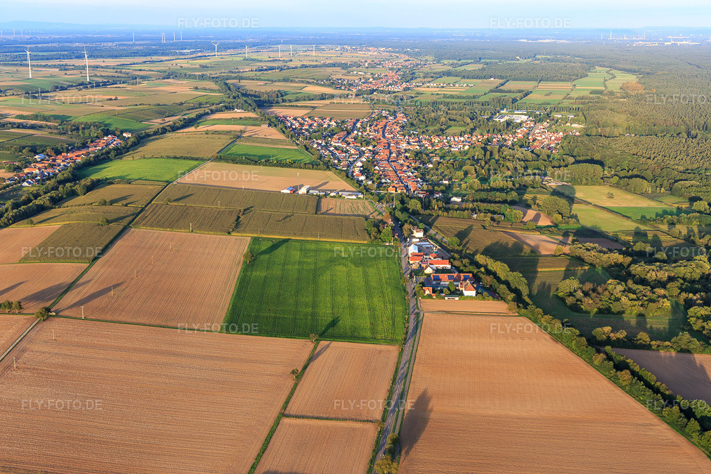 Luftbild: Ortsansicht von Westen im Ortsteil Schaidt in Wörth im Bundesland Rheinland-Pfalz in Deutschland. Foto: IMG_129374.jpg vom 12.09.2021 durch Werner Riehm/FLY-FOTO.de