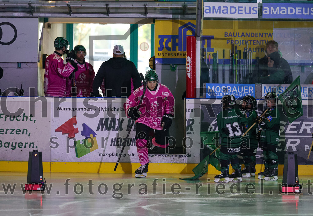 2025-10-05_002_TSV_Erding_gegen_Heilbronner_Falken | Erding, Deutschland, 05.10.2025:Eishockey, Oberliga Süd 2025 / 2026, 6. Spieltag, TSV Erding gegen Heilbronner Falken, Endergebnis: 3:1Paul Wallek (Erding Gladiators, #44)Foto: Christian Riedel / fotografie-riedel.net